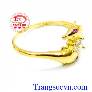 Không chỉ tô điểm cho vẻ đẹp nữ tính, lạc quan và trang nhã của người phụ nữ. Nhẫn nữ cá heo đeo may mắn