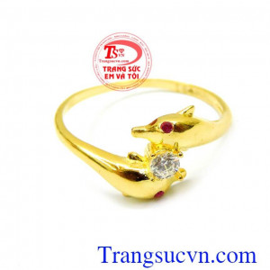 Nhẫn nữ cá heo đeo may mắn với biểu tượng cá heo luôn là những sản phẩm nhận được nhiều sự yêu thích của nữ giới và trẻ em. 