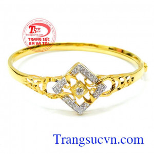 Vòng nữ vàng đeo tay cá tính