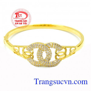 Vòng nữ vàng kiểu đẹp giá rẻ với thiết kế hoa văn vô cùng tinh xảo.