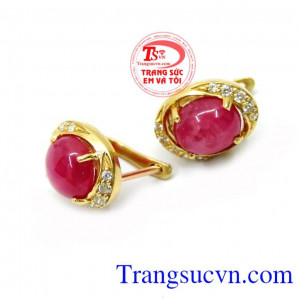 Khuyên tai đá ruby là một lựa chọn rất tinh tế cho bạn mỗi khi đi ra ngoài.