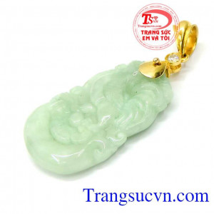 Mặt jadeite tuổi gà bọc vàng