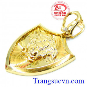 Mặt vàng nam đeo sang trọng hợp thời trang sẽ nam tính hơn khi kết hợp với dây chuyền