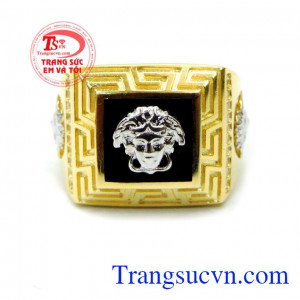 Nhẫn nam vàng tây, với thiết kế riêng biệt làm tôn lên dáng nhẫn nam mạnh mẽ.