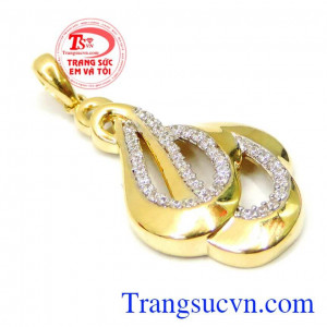 Mặt nữ vàng tây sang trọng được thiết kế tươi đẹp, tinh xảo, mang lại sự tự tin trước mọi người, cũng để làm món quà Ý nghĩa cho phái đẹp