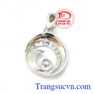 Mặt dây chuyền vàng tây sang trọng