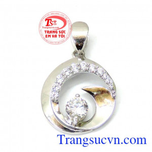 Mặt nữ vàng 10k trắng đẹp, được thiết kế ngệ thuật, kiểu dáng rất đẹp, cách đính đá quá đẹp, mang lại cho người đeo sang trọng, quý phái , tôn lên sự cao trọng, cũng ko kém phần quyến rũ cho phái nữ