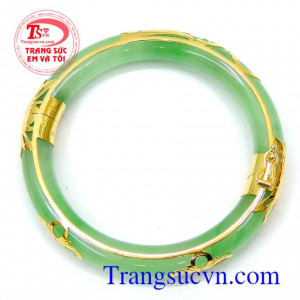 Được nhiều người ưa chuộng tin tưởng lựa trọn trong nhiều năm. Vòng jadeite đeo hợp mệnh