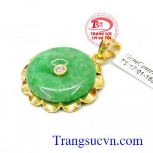 Mặt nữ jadeite đeo may mắn
