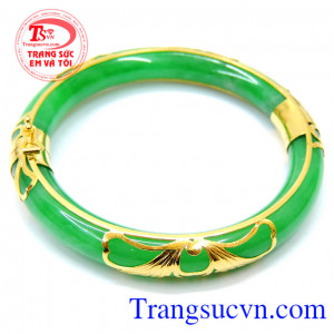 Mang lại cho người đeo sự bình an , có giấy kiểm định tại trung tâm đá quý. Vòng ngọc cẩm thạch bọc vàng
