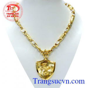 Bán Bộ trang sức vàng 2017 đón xuân trong bộ trang sức của năm 2017 đinh dậu này,chất lượng vàng đảm bảo, gồm có 1 dây chuyền nam+1 mặt dây vàng tuổi Dậu bảo vệ sức khỏe và thành công
