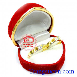 nhẫn cưới là biểu tượng cho cuộc hôn nhân. Nhẫn cưới 10k sáng bóng