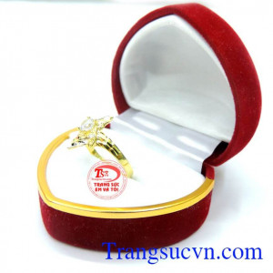 Khách hàng ưa chuộng sản phẩm nhẫn nữ vàng tây bền đẹp.