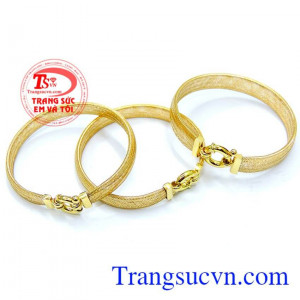 Bán Lắc tay vòng vàng rất đẹp được chị em ưa thích. 