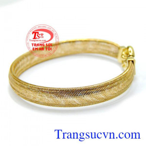 Sản phẩm được bảo hành 12 tháng. Lắc tay vòng vàng