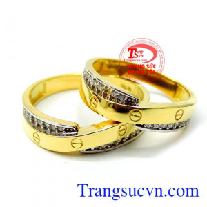 Nhẫn cưới vàng 18k được ưa chuộng nhiều năm, nhẫn cưới vàng màu đẹp 