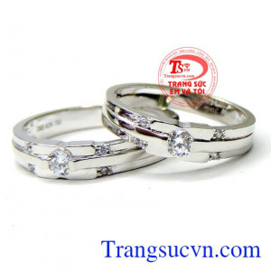 Thiết kế nhẫn cưới vàng trắng theo yêu cầu chất lượng vàng đảm bảo, khắc chữ nhẫn cưới miễn phí