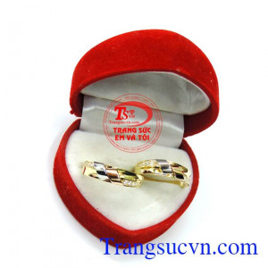 Nhẫn cưới vàng 18k hai màu, bảo hành 1 năm, khắc tên trong lòng nhẫn miễn phí