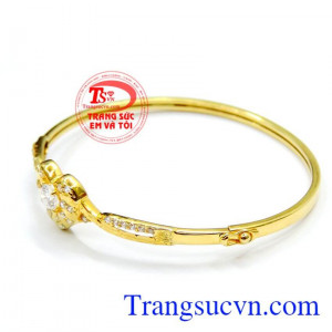 Vòng tay trái tim tình yêu