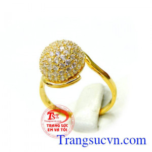 Bảo hành 6 tháng, giao toàn quốc, khách hàng ưa chuộng. Nhẫn nữ bán cầu kết đá