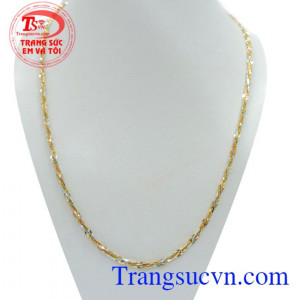 Đeo dây chuyền vàng đeo hợp thời trang, sang trọng khách hàng ưa chuộng và bình chọn nhiều năm liền đối với sản phẩm dây chuyền vàng