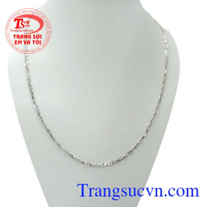 Dây chuyền vàng italy trắng,vàng trắng bện ba lại với nhau với ý nghĩa bền vững trước mọi thử thách và thành công trong cuộc sống