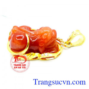 Mặt ngọc đỏ tỳ hưu bọc vàng màu, ngọc đỏ đeo hộ mệnh theo màu,