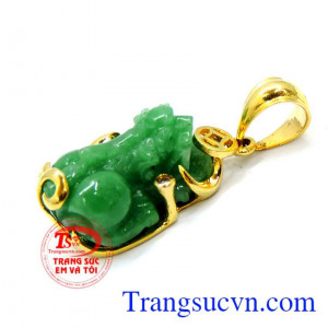 Mặt dây tỳ hưu ngọc xanh bọc vàng màu, ngọc xanh đeo hộ mệnh theo màu