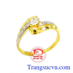 Nhẫn nữ vàng đá trắng nhỏ dành cho nữ.