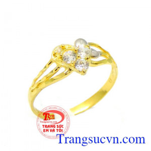 Nhẫn nữ vàng kết trái