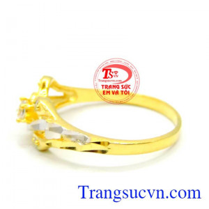 Nhẫn nữ đeo tay vàng