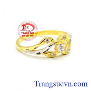 Nhẫn nữ đeo tay vàng