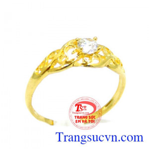 Chiếc nhẫn vàng nữ