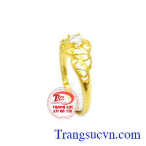 Chiếc nhẫn vàng nữ
