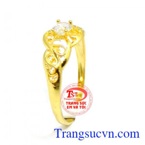 Chiếc nhẫn vàng nữ