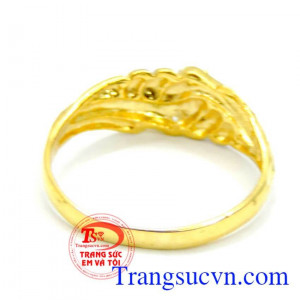 Nhẫn nữ vàng tây,được thiết kế tinh tế. Nhẫn cỏ tình yêu