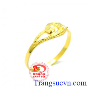 Nhẫn nữ vàng tây,được thiết kế tinh tế. 