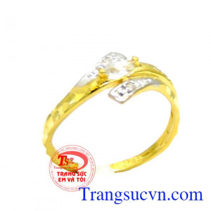Nhẫn nữ vàng gắn 1 viên đá chủ,nhẫn vàng đảm bảo. Nhẫn vàng nữ điệu