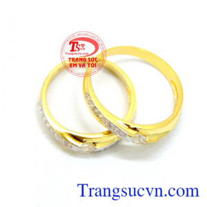 Nhẫn cưới là dấu chỉ lòng chung thủy của đôi vợ chồng