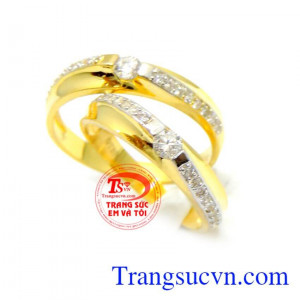 Cặp nhẫn cưới năm mới