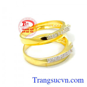 Cặp nhẫn cưới năm mới