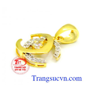 Mặt dây chuyền sáng bóng vàng