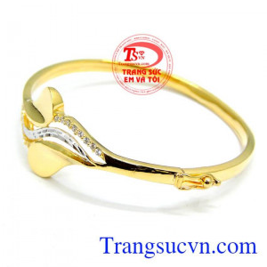 Vòng tay vàng sang trọng dành cho nữ. 