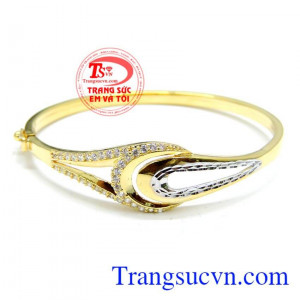 Vòng tay vàng sang trọng dành cho nữ. 