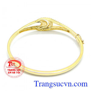 Chất lượng đảm bảo uy tín, khách hàng ưa chuộng nhiều năm. Chiếc vòng vàng may mắn