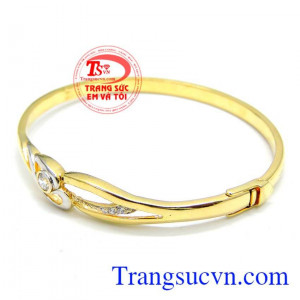 Vòng tay vàng đeo hợp thời trang, chất lượng đảm bảo uy tín. Chiếc vòng tay vàng điệu