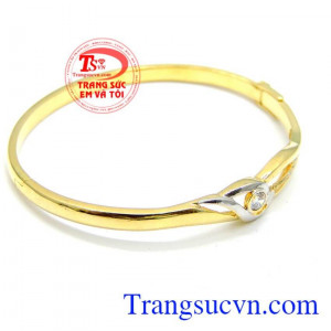 Vòng tay vàng sang trọng dành cho nữ.