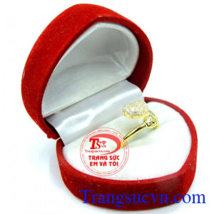 Nhẫn nữ bảo hành 6 tháng giao toàn quốc, thanh toán an toàn. Nhẫn vàng trái tim mới