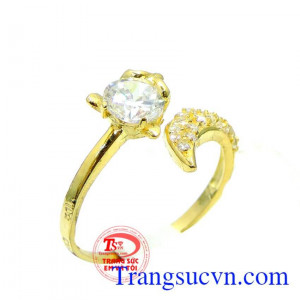 Nhẫn nữ hồ ly cách điệu, Nhẫn nữ vàng gắn đá hình dáng hồ ly. 