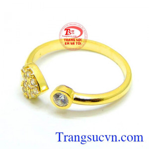 Nhẫn vàng quả tim phù hợp làm quà tặng trong những dịp kỷ niệm và ý nghĩa. 